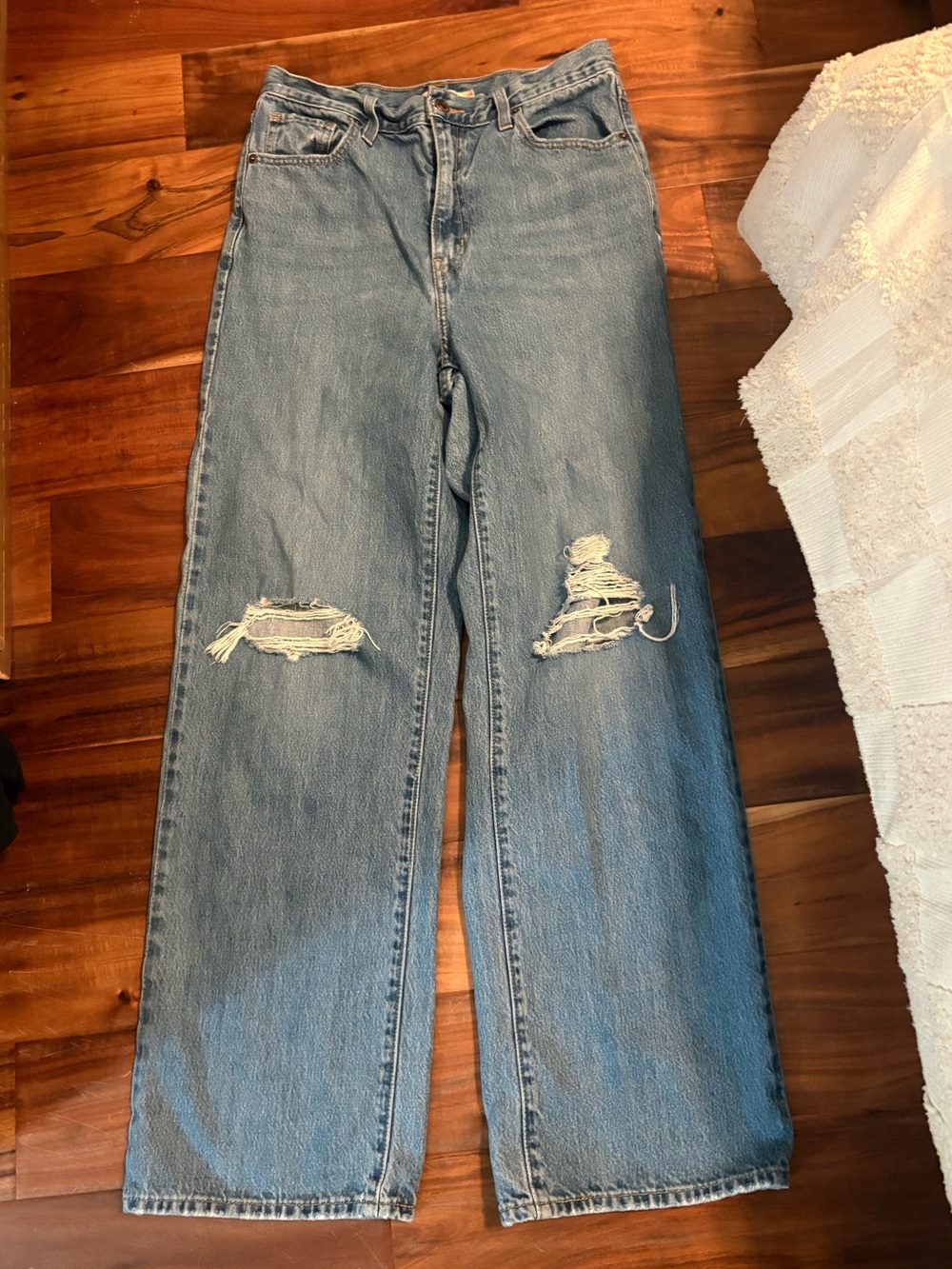 Levi’s High Waisted Straight Jeans Size 28 Light Wash Distressed Knees (941)